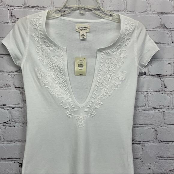 Abercrombie & Fitch Top Women's Size M White Low V-Neck Embroidered Summer Logo - Picture 6 of 9